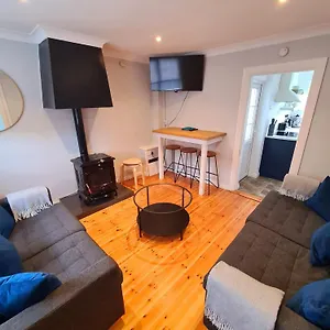 stylish-3-bedroom-house-galway.galwayhotelsireland.net/