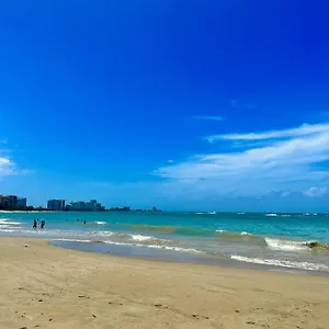 apt-downtown-isla-verde-high-rise.sanjuanpuertorico-hotels.com/